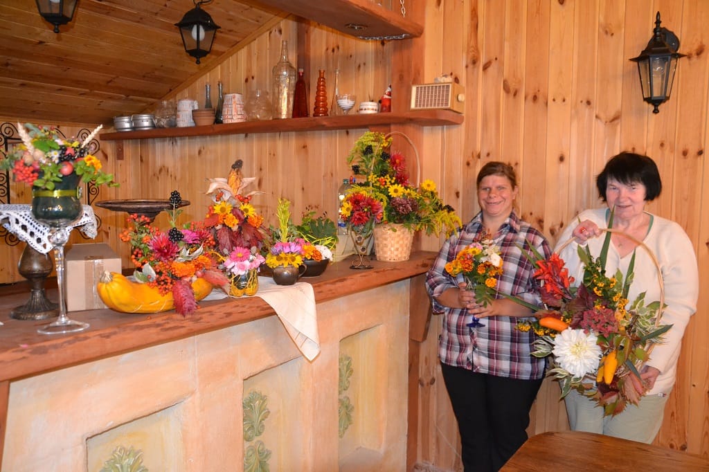 Bukiety mijającego lata – zajęcia florystyczne w DPS Bramki